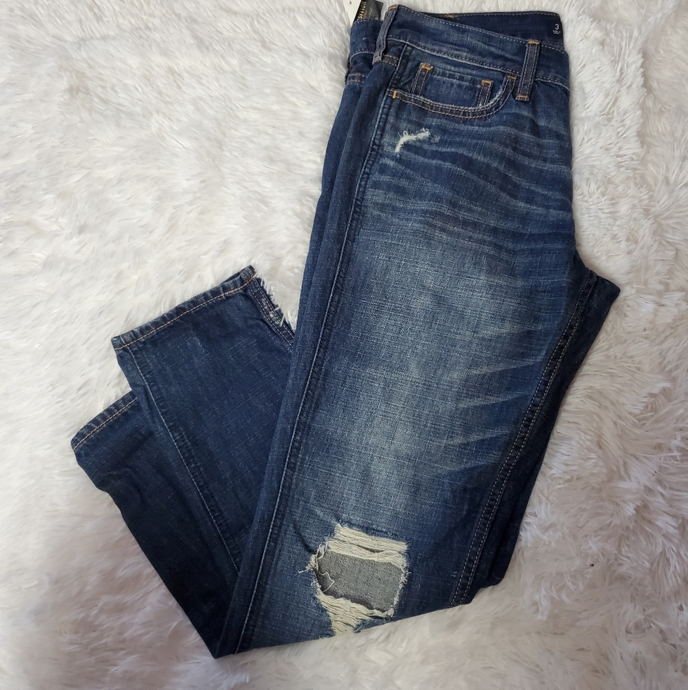 HOLLISTER VINTAGE BOYFRIEND RIPPED JEAN CAPRIS!